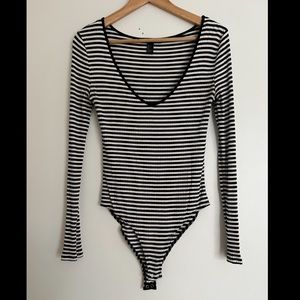 Forever21: Long-sleeved Bodysuit
Excellent pre-owned condition